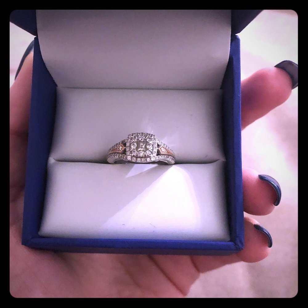 Ring / engagement ring